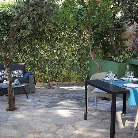 Tilla's House דירה *