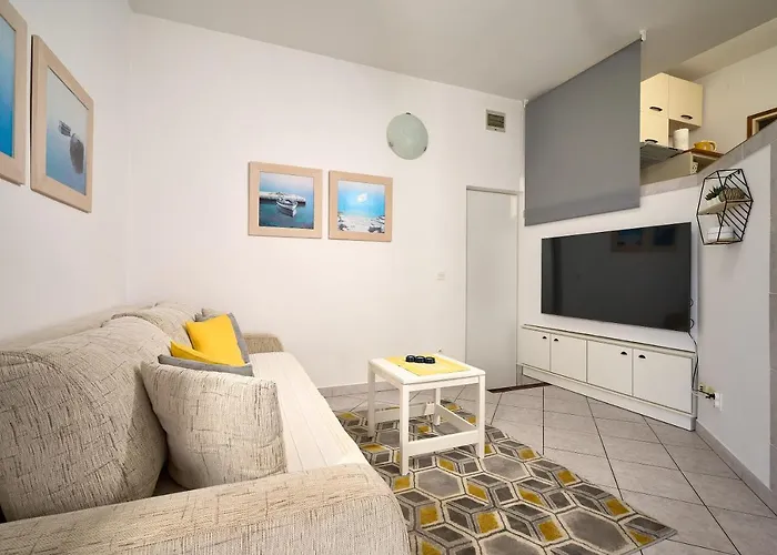 Tilla's House * Hvar Town